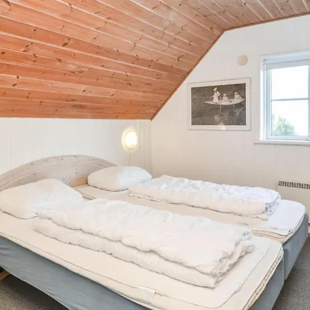 Stunning Home In Blavand With Sauna ブラーバンド